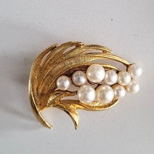 *FREE-Gold Faux Pearl Leaf Brooch Vintage #SALE